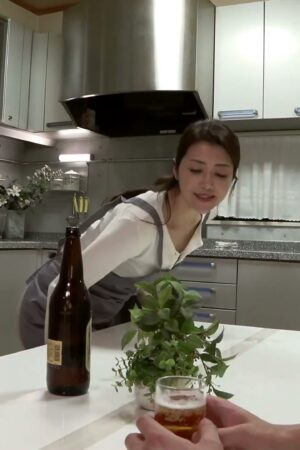 Maki Hojo và JUQ-851: Nóng bỏng mẹ bạn thân, ân ái dồn dập không ngừng nghỉ!