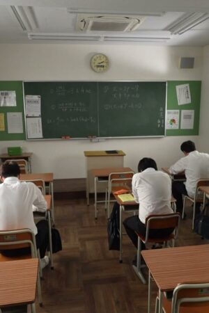 Sayuri-sensei JUQ-933: Cô giáo nghiêm nghị lộ hàng, học trò cứng trym, cuồng nhiệt chiếm trọn thân xác ướt át