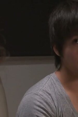 Hitomi Okumura (JUX-593): Mẹ kế cạo trọc vùng kín, bị con trai nhìn trộm và đêm ân ái tột cùng!