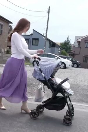 Ai Sayama MEYD-964: Mẹ bỉm sữa ướt sũng, rên rỉ tột độ trên chuyến tàu định mệnh!