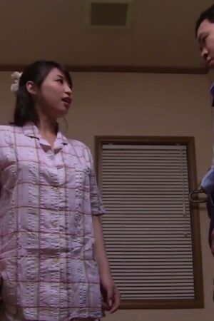 Vợ trẻ Shoko Akiyama bị làm nhục ngay trước mặt chồng cực gắt SNIS-083