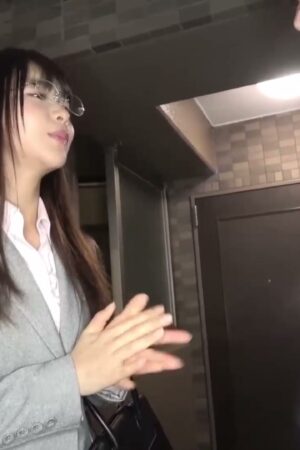 Rin Ouka & MADV-577: Cô Hàng Xóm Đồ Bơi Bó Sát Khiến Tôi Bùng Cháy Đêm Mưa, 7 Lần Xả Hết!