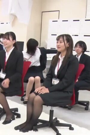 Saya Hoshino và SDJS-236: Tuyệt kỹ ân ái, cô nàng công sở ướt sũng đến tận cùng!