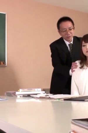 Akiho Yoshizawa SNIS-371: Cô giáo bùng cháy, ướt sũng khi phụ huynh ghé thăm!