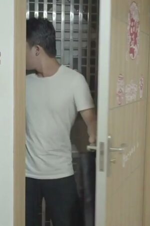 Nữ cảnh sát Không bùng cháy cùng CUS-1118: Hành lang rên rỉ ướt át tột độ