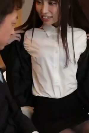 Hitomi x MIAA-532: Nữ tân binh ‘nuốt chửng’ sếp trai tân, vắt kiệt từng giọt tinh hoa trong đêm ân ái cuồng dại!