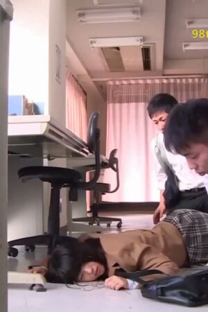 Yui azuchi và MIDE-104: Tấm thân học sinh ướt đẫm trong vòng xoáy ái ân cuồng nhiệt!