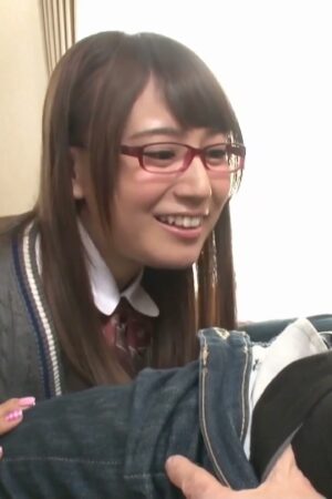 Minami Hatsukawa MIDE-326: Em gái lộ ‘cửa mình’ khiêu khích, anh trai nhồi ‘cây thịt’ cực mạnh!