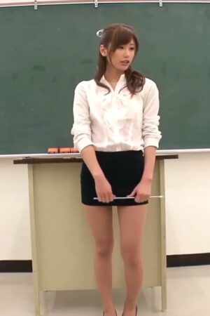 Eiro-sensei phát cuồng, MIAD-533: Cô giáo dâm đãng rên rỉ ướt át khắp trường