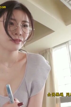 Cô giáo Rei Kamiki cuồng nhiệt chăm sóc ‘thân thể’ học trò trong STARS-818!